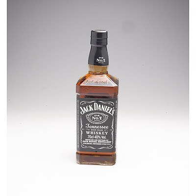 Jack Daniels Old No7 Brand Tennessee Sour Mash Whiskey 700ml