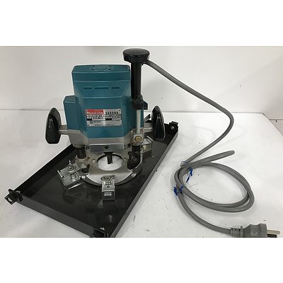 Makita 1500W Plunge Router