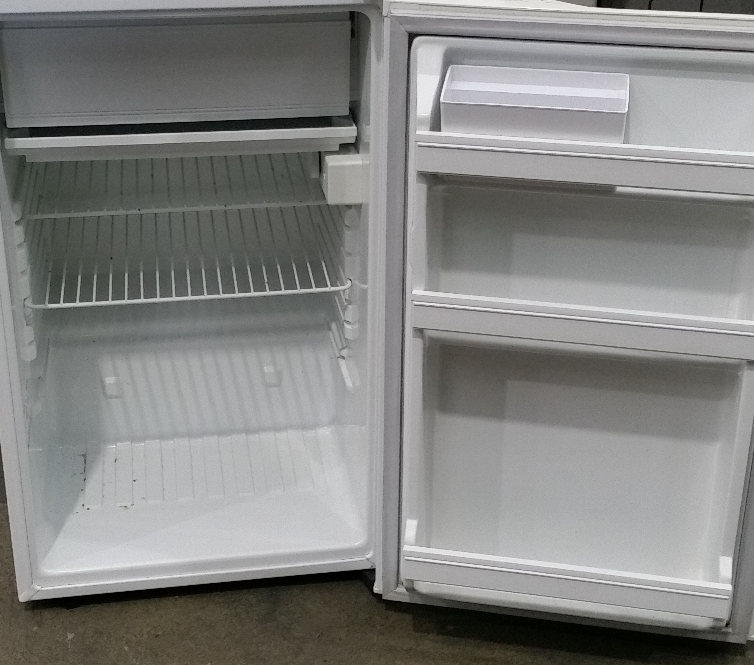 Westinghouse 140 Litre Bar Fridge Lot 1144689 ALLBIDS