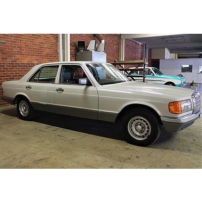 11/1981 Mercedes-Benz 280 SE W126 4d Sedan Pastel Grey 2.7L