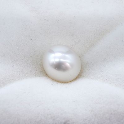 Oval Silver White Paspaley Pearl, Very High Lustre, 3.2g