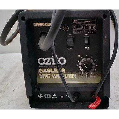 Ozito MWR-090 Gasless Mig  welder