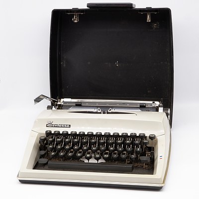 Contessa Portable Typewriter in Brown Case