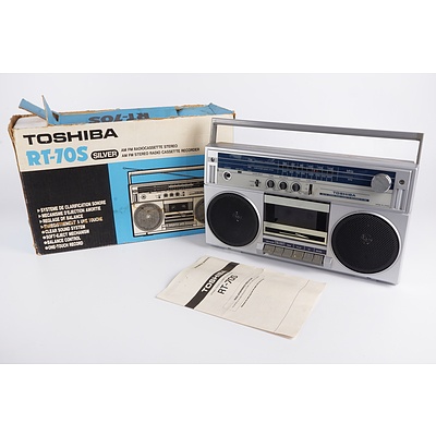 Retro Toshiba RT-70S Portable AM/FM Stereo Radio Cassette Recorder