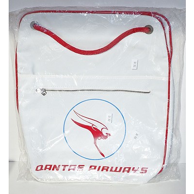Vintage Unopened Qantas Airways Vinyl Bag