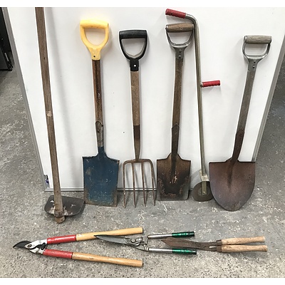 Assorted Lot Of Garden Tools
