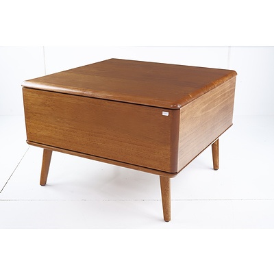 Modern Retro Style Side Table with Drawer
