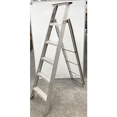 Mote A- Frame Ladder