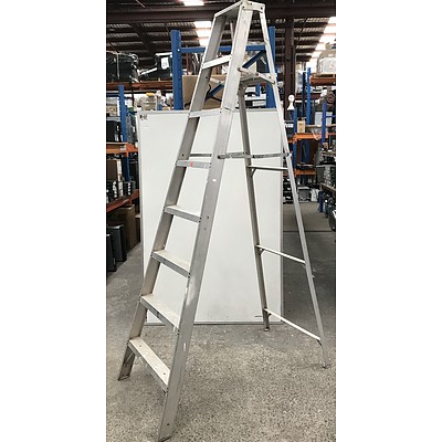 A-Frame Painting Ladder
