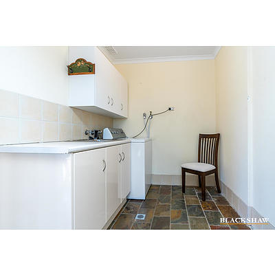 4 Farnell Place, Curtin ACT 2605