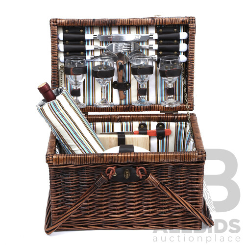 Deluxe 4 Person Picnic Basket Set Folding Outdoor Insulated Liquor bag - Brand New - Free Shipping